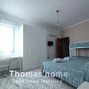 https://thomass-house-appartamento-b.catania-hotels.net